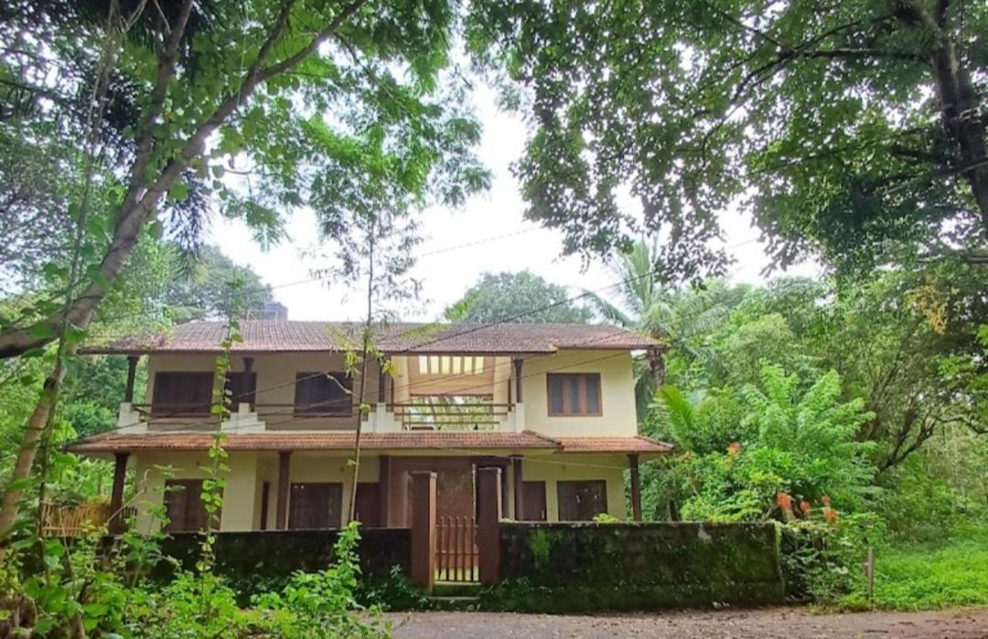 Ivory Coaste Hotel Kannur Bagian luar foto