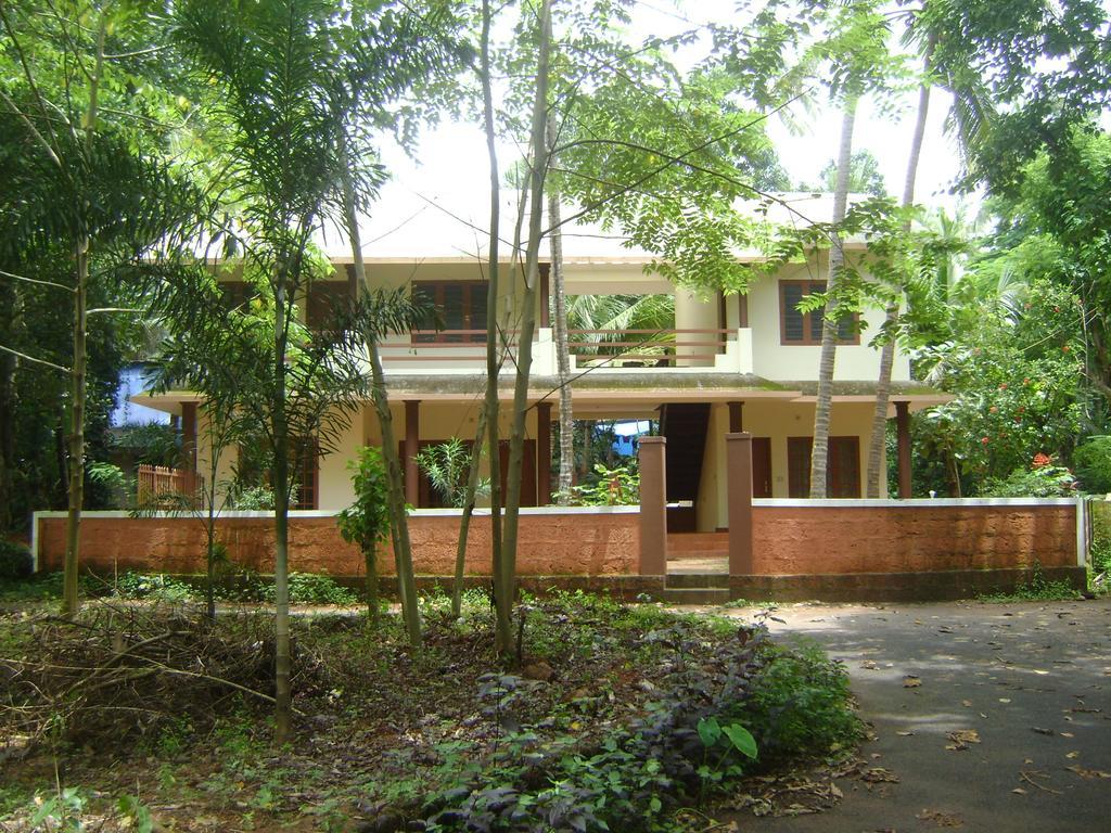 Ivory Coaste Hotel Kannur Bagian luar foto